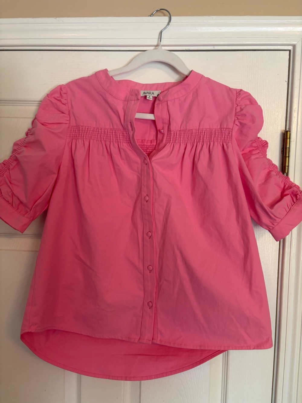 Avara Bright Pink Button-Front Puff Sleeve Blouse! Small. Like NEW!